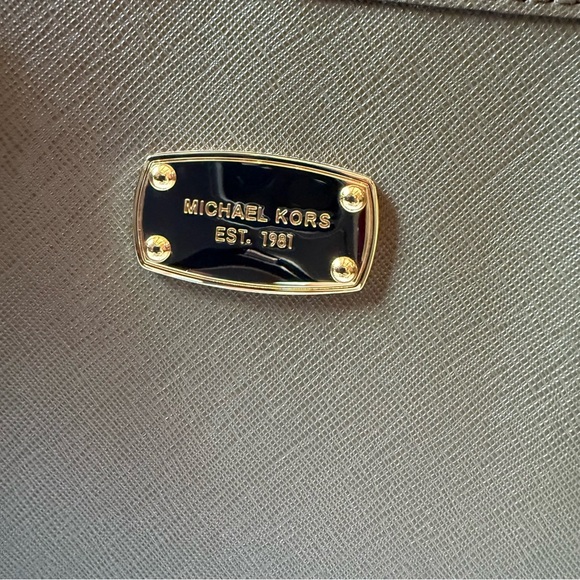 Michael Kors Jet Set Travel Tote In Olive Green - Picture 5 of 11